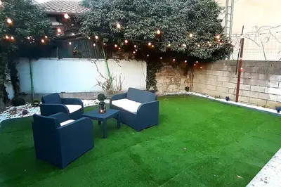 Jardin de l'établissement La cachette - Maison centre