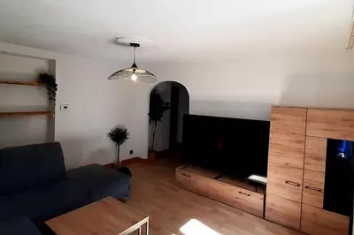 Télévision ou salle de divertissement dans l'établissement La cachette - Maison centre