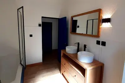 Salle de bains dans l'établissement La cachette - Maison centre