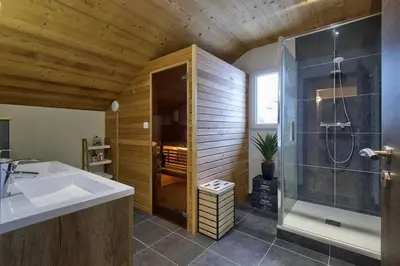 Salle de bains dans l'établissement Chalet La Trinité-Spa,Sauna,Pétanque-Gérardmer