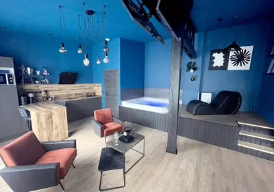 Télévision ou salle de divertissement dans l'établissement NUITS D'EXIL