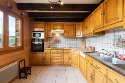 Cuisine ou kitchenette dans l'établissement Chalet avec sauna, magnifique vue et à 400m des pistes