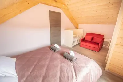 Un ou plusieurs lits dans un hébergement de l'établissement L'orée des bois, SPA et Sauna
