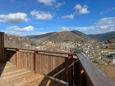 Vue générale sur la montagne ou vue sur la montagne depuis le chalet